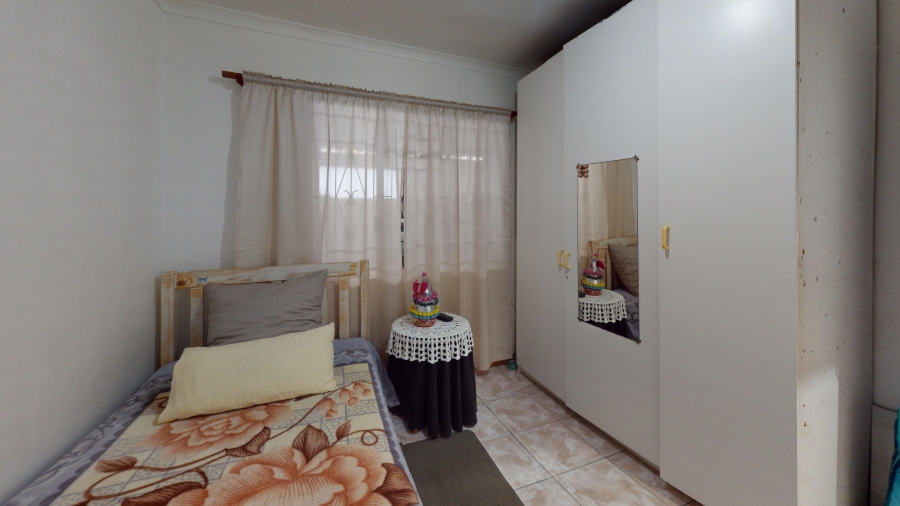4 Bedroom Property for Sale in Gustrouw Western Cape
